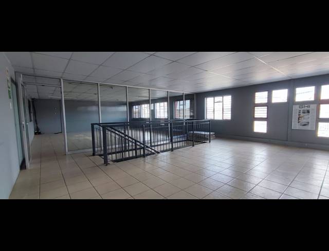 1,033M² WAREHOUSE TO LET IN SAMRAND BUSINESS PARK